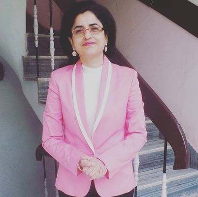 Dr Neena Singh